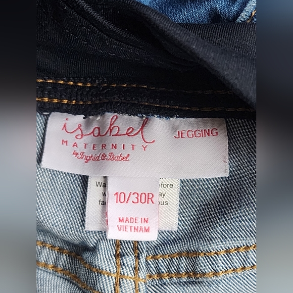 Light-Wash Stylish Maternity Jeans - Picture 7 of 10